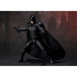 Bandai S.H. Figuarts The Batman -Negozio JapanWorld economico bandai sh figuarts the batman 3