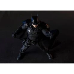 Bandai S.H. Figuarts The Batman -Negozio JapanWorld economico bandai sh figuarts the batman 6