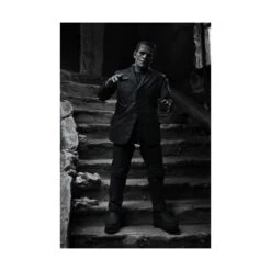 Neca Universal Monsters Ultimate Frankenstein's Monster (Black & White) -Negozio JapanWorld economico neca universal monsters ultimate frankenstein s monster black white 2