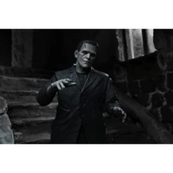 Neca Universal Monsters Ultimate Frankenstein's Monster (Black & White) -Negozio JapanWorld economico neca universal monsters ultimate frankenstein s monster black white 6